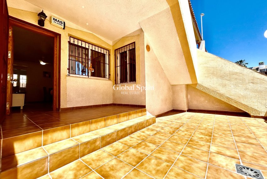 Wiederverkauf - WOHNUNG -
LA ZENIA - Costa Blanca