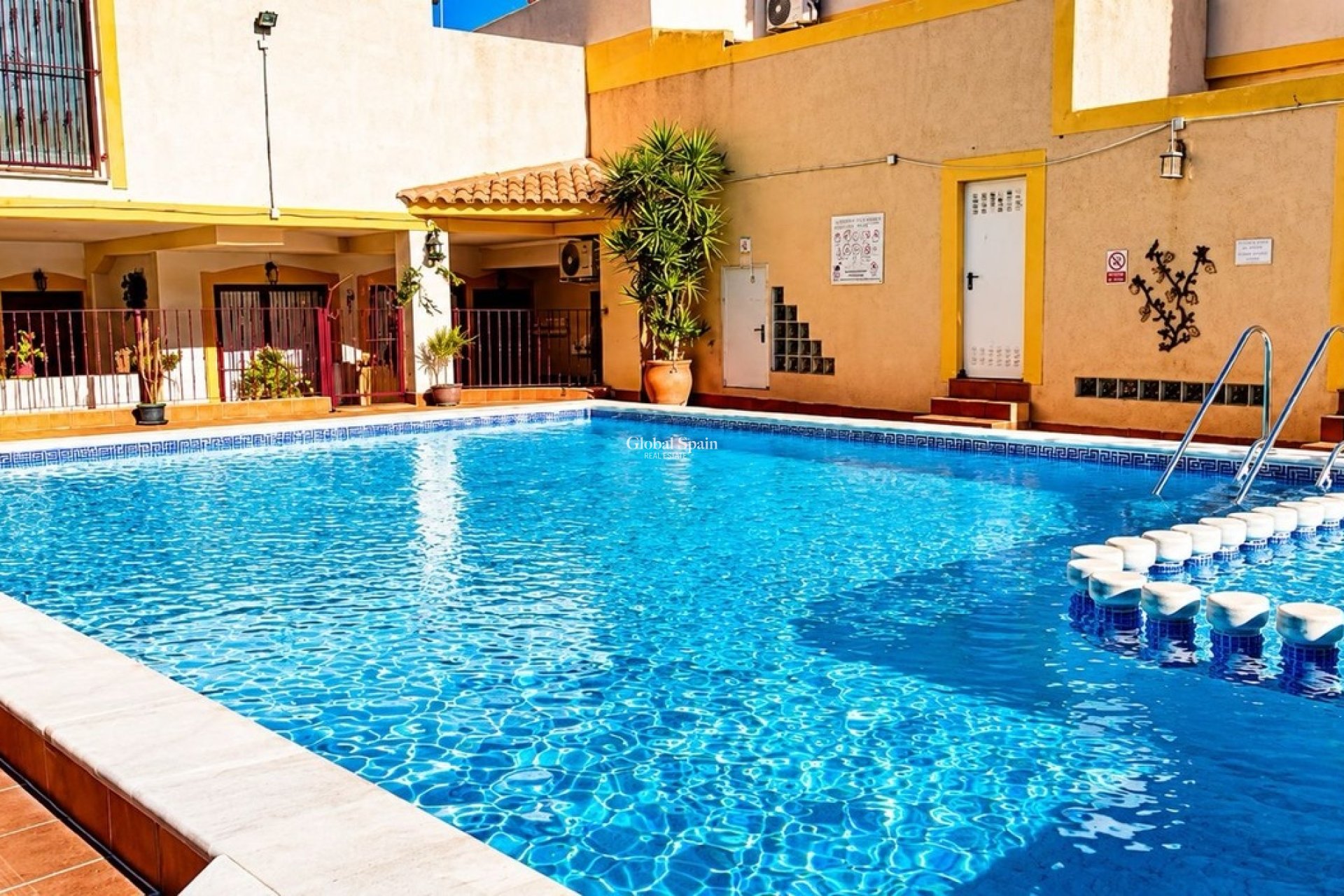 Wiederverkauf - WOHNUNG -
LA ZENIA - Costa Blanca