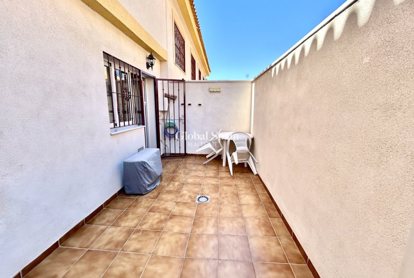 Wiederverkauf - WOHNUNG -
LA ZENIA - Costa Blanca