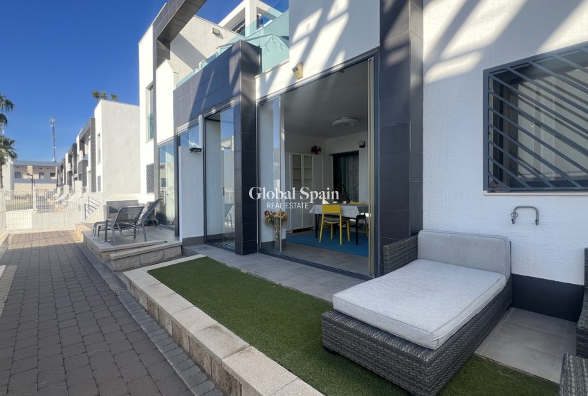 Wiederverkauf - WOHNUNG -
LA ZENIA - Costa Blanca