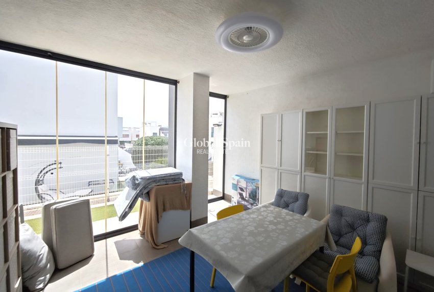 Wiederverkauf - WOHNUNG -
LA ZENIA - Costa Blanca