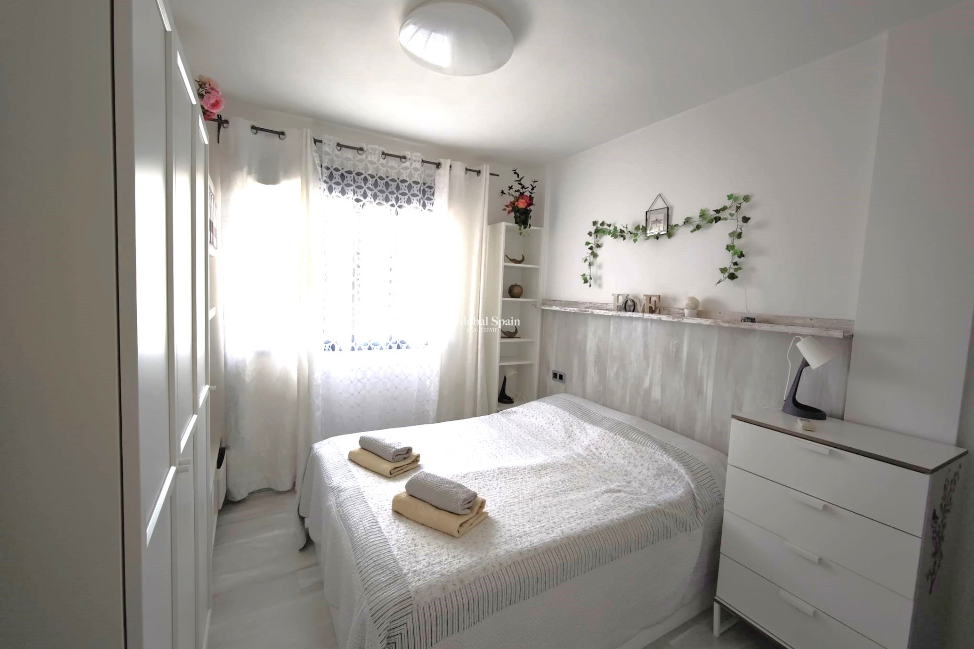 Wiederverkauf - WOHNUNG -
LA ZENIA - Costa Blanca