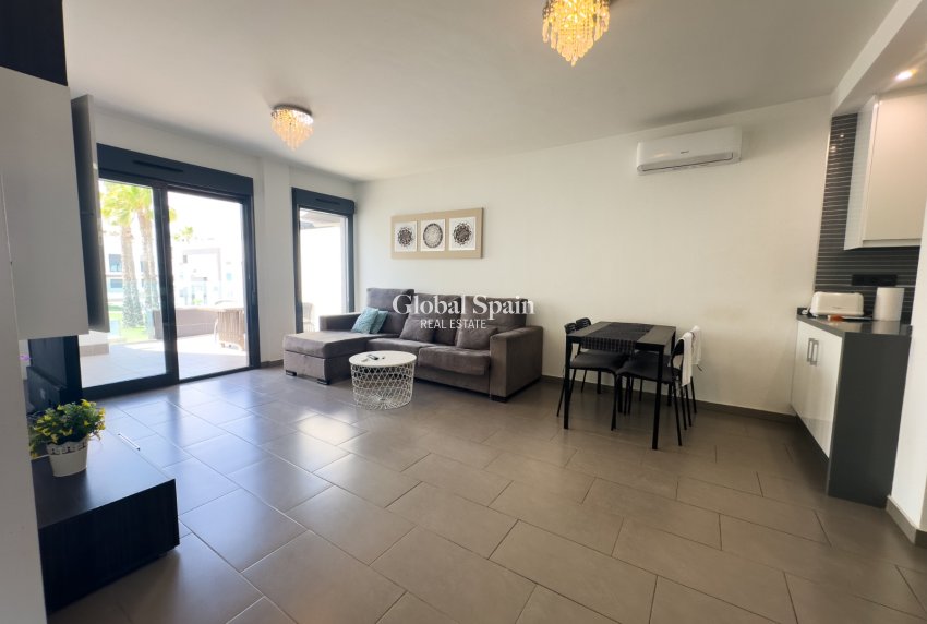 Wiederverkauf - WOHNUNG -
LA ZENIA - Costa Blanca