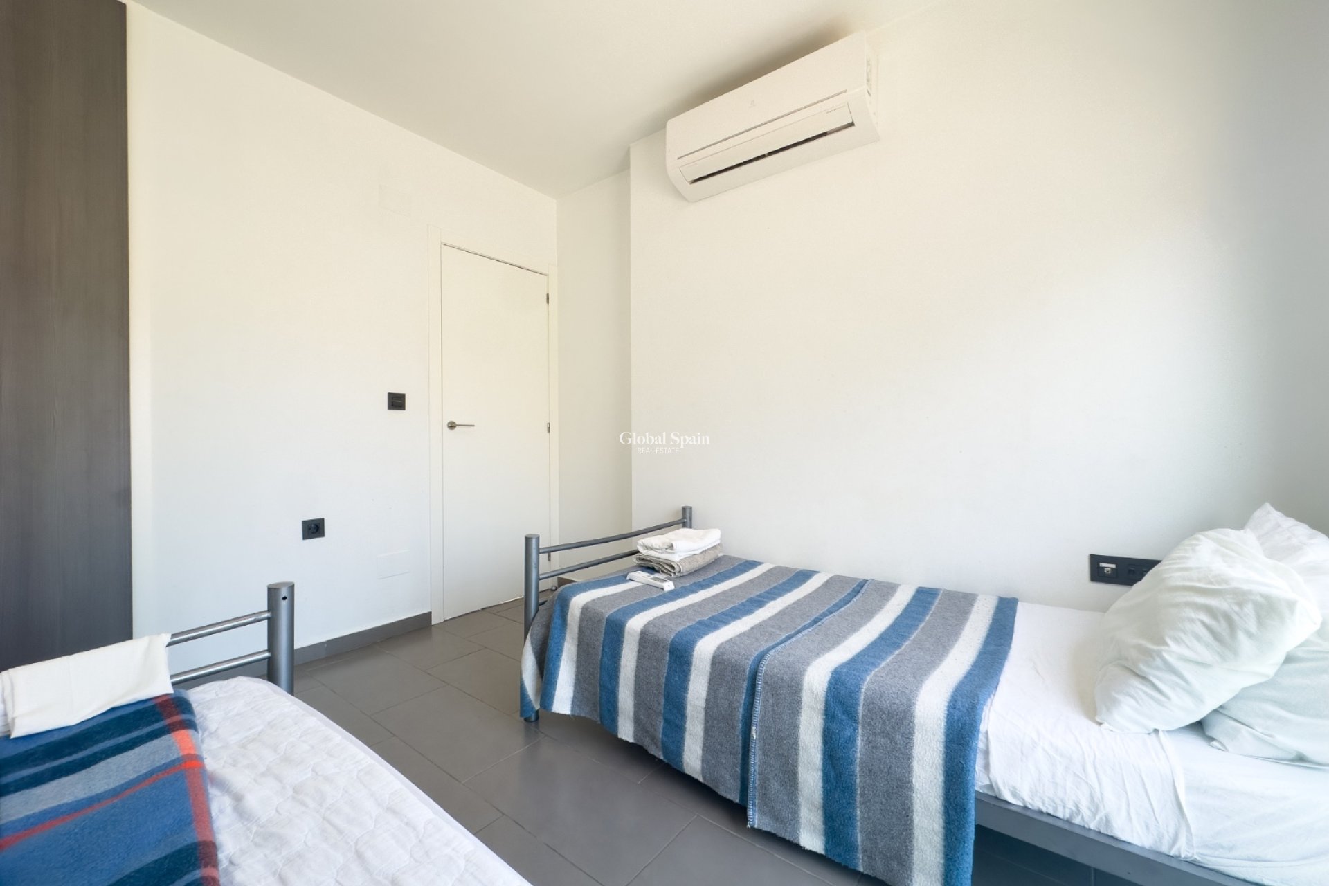 Wiederverkauf - WOHNUNG -
LA ZENIA - Costa Blanca