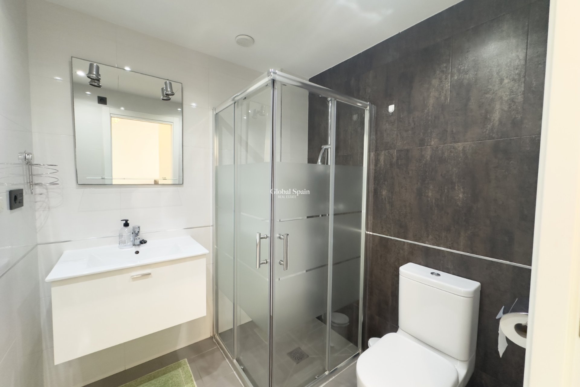 Wiederverkauf - WOHNUNG -
LA ZENIA - Costa Blanca