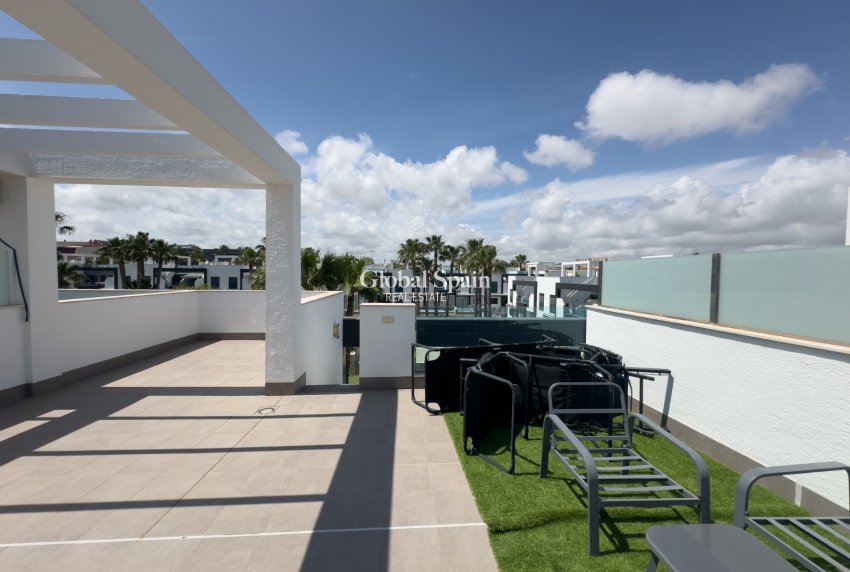 Wiederverkauf - WOHNUNG -
LA ZENIA - Costa Blanca