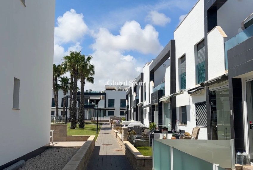 Wiederverkauf - WOHNUNG -
LA ZENIA - Costa Blanca