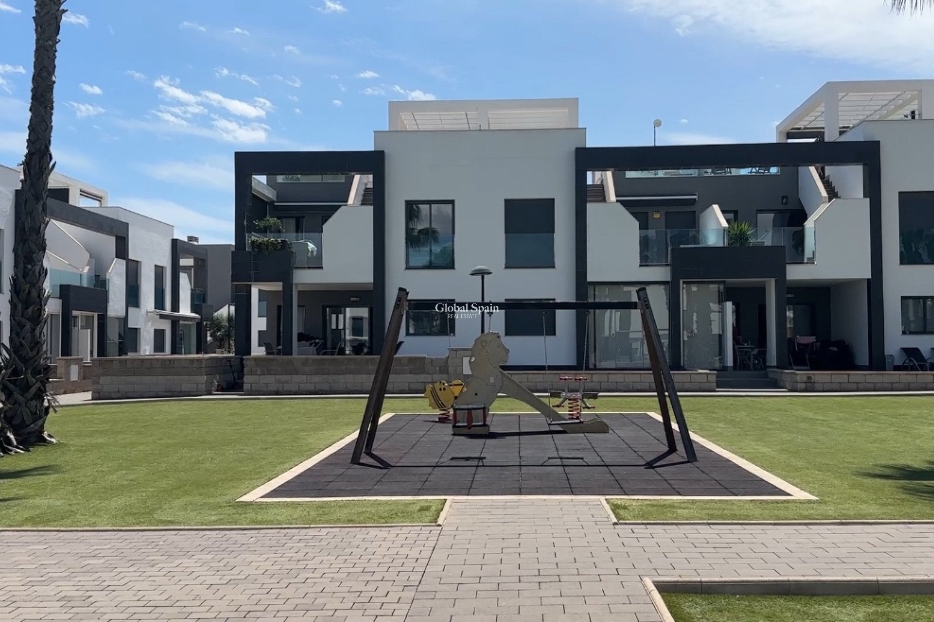 Wiederverkauf - WOHNUNG -
LA ZENIA - Costa Blanca