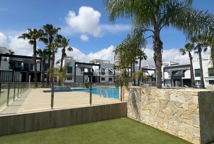 Wiederverkauf - WOHNUNG -
LA ZENIA - Costa Blanca