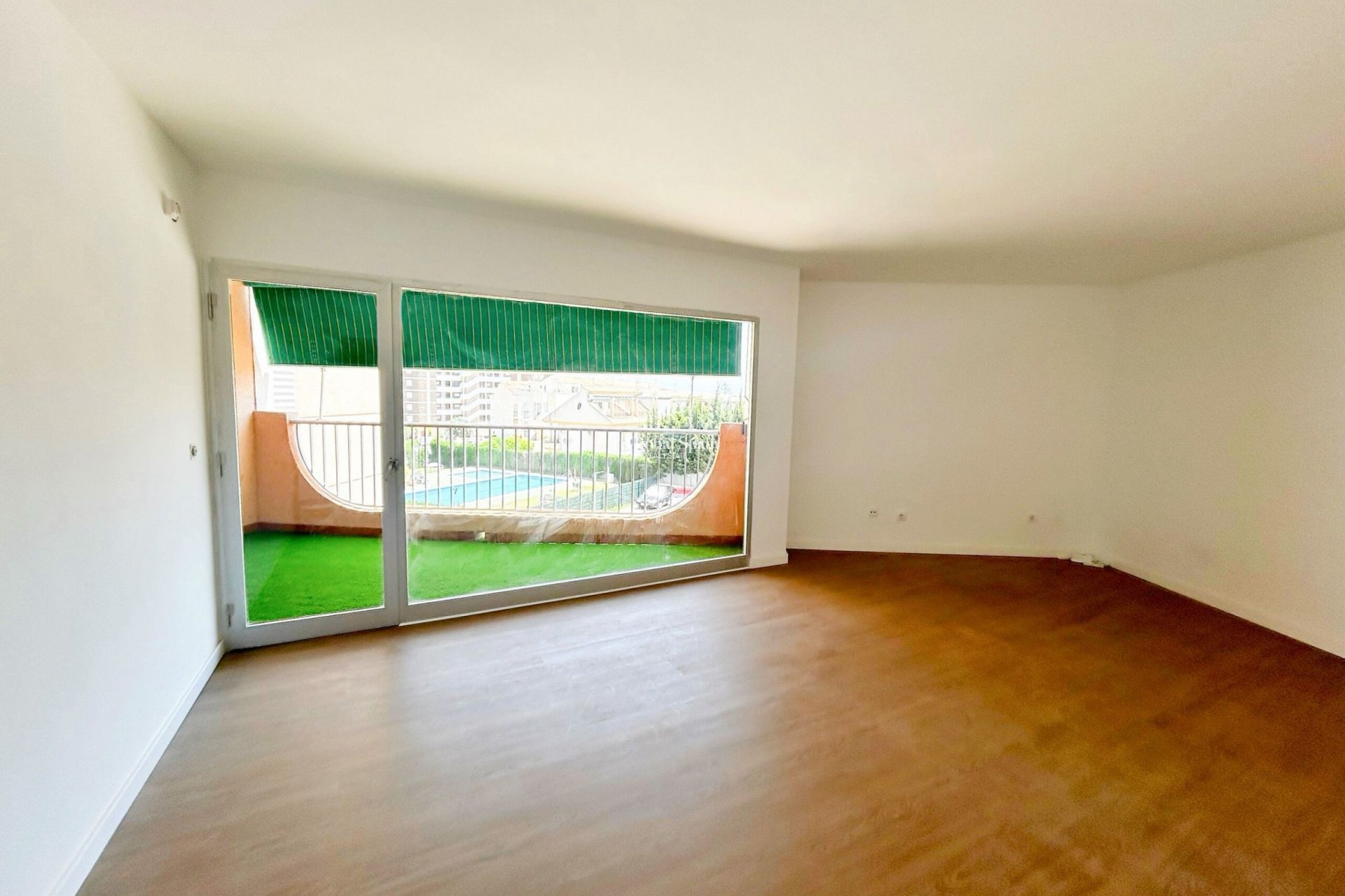 Wiederverkauf - WOHNUNG -
LA ZENIA - Costa Blanca