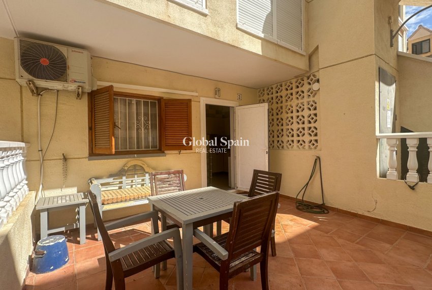 Wiederverkauf - WOHNUNG -
LA ZENIA - Costa Blanca
