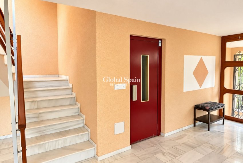 Wiederverkauf - WOHNUNG -
LA ZENIA - Costa Blanca