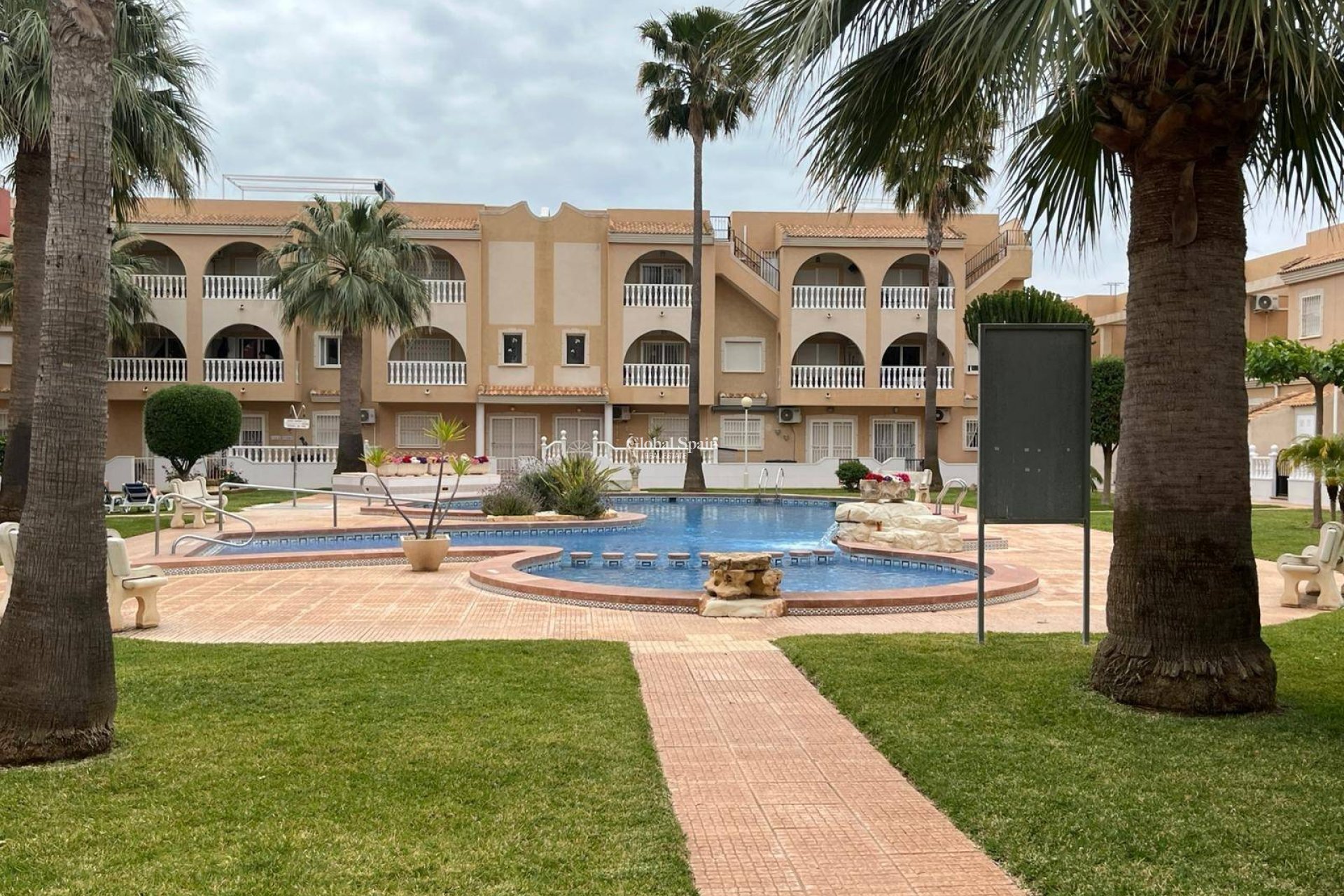 Wiederverkauf - WOHNUNG -
LOS ALCÁZARES
