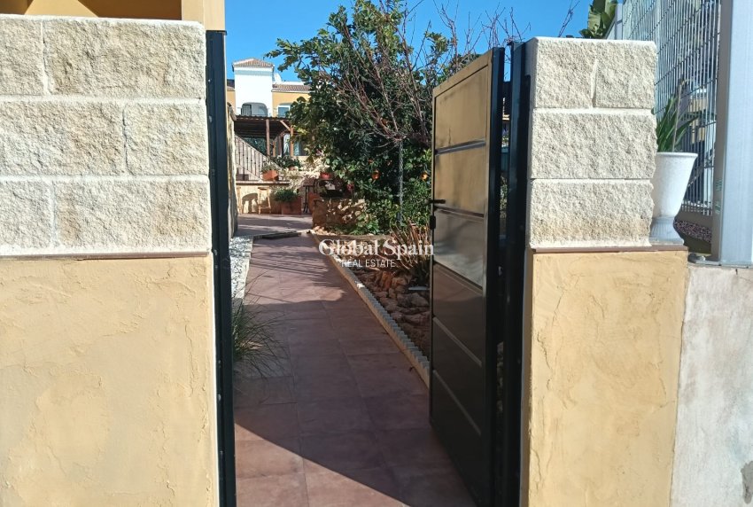 Wiederverkauf - WOHNUNG -
LOS MONTESINOS - Costa Blanca