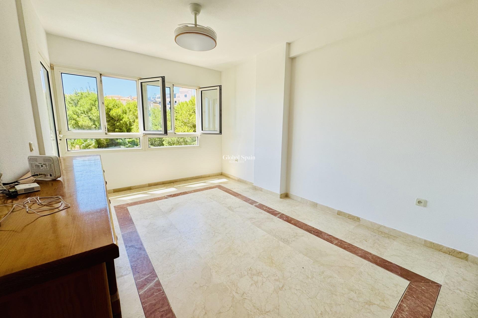 Wiederverkauf - WOHNUNG -
ORIHUELA COSTA - Altos de campoamor