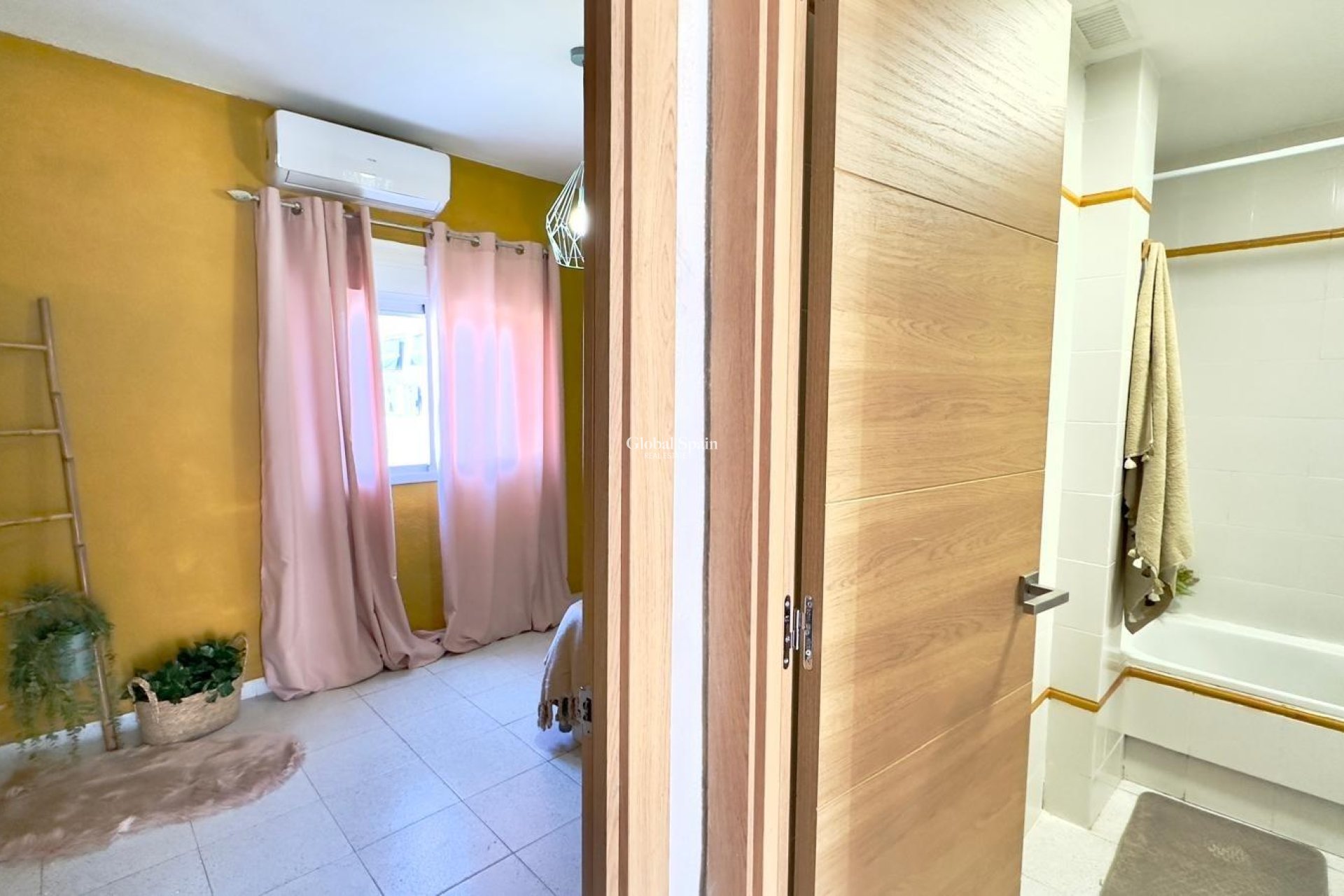 Wiederverkauf - WOHNUNG -
ORIHUELA COSTA - CABO ROIG