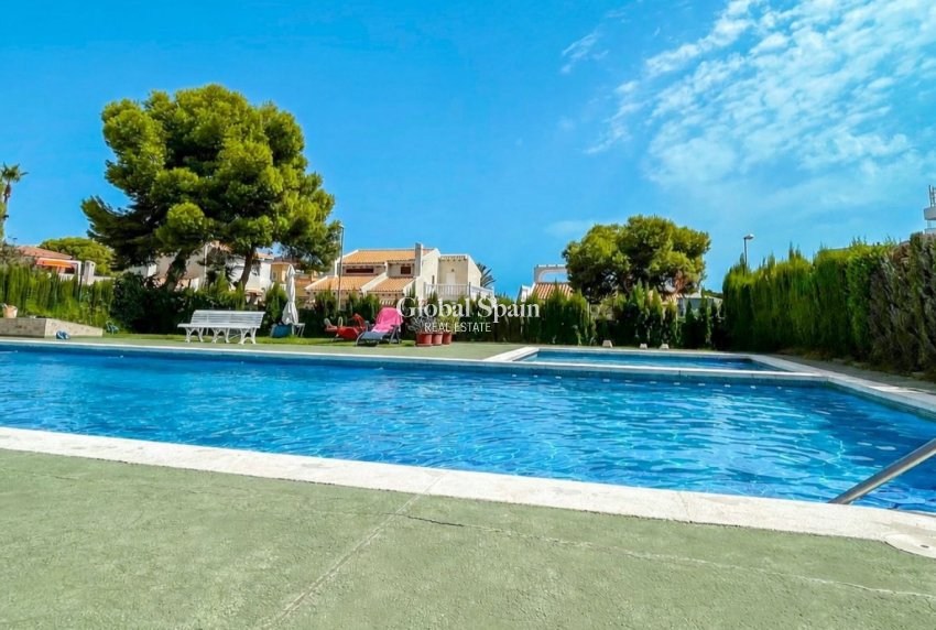 Wiederverkauf - WOHNUNG -
ORIHUELA COSTA - CABO ROIG