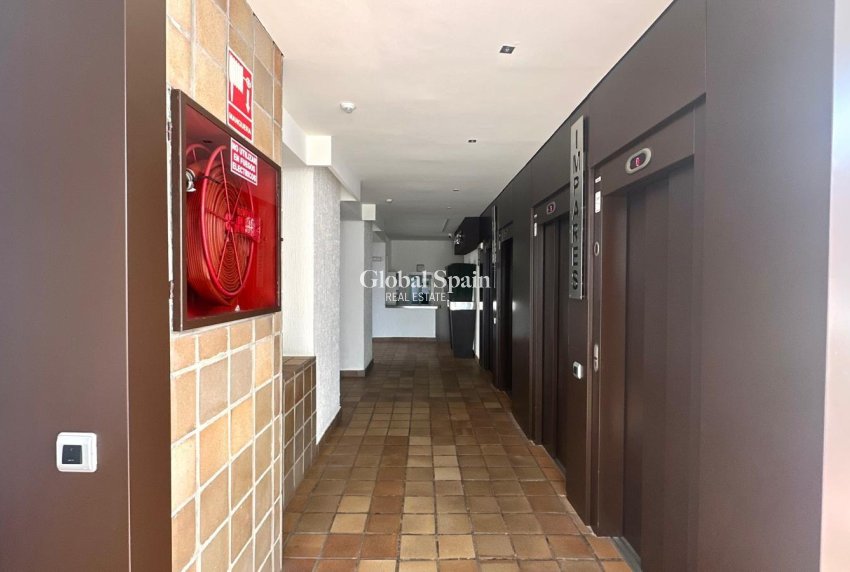 Wiederverkauf - WOHNUNG -
ORIHUELA COSTA - CAMPOAMOR