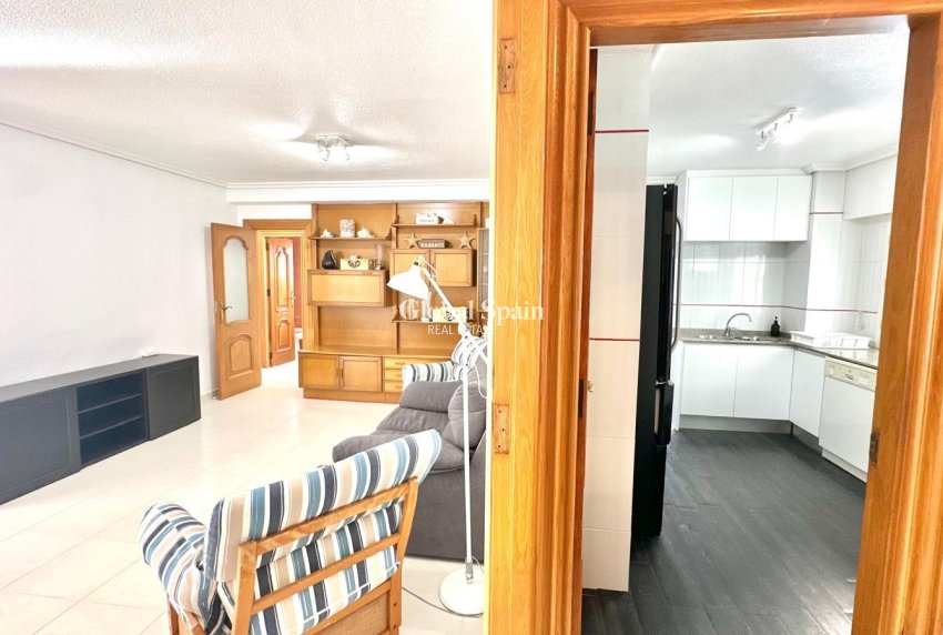 Wiederverkauf - WOHNUNG -
ORIHUELA COSTA - CAMPOAMOR