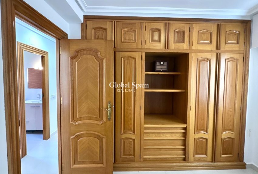 Wiederverkauf - WOHNUNG -
ORIHUELA COSTA - CAMPOAMOR