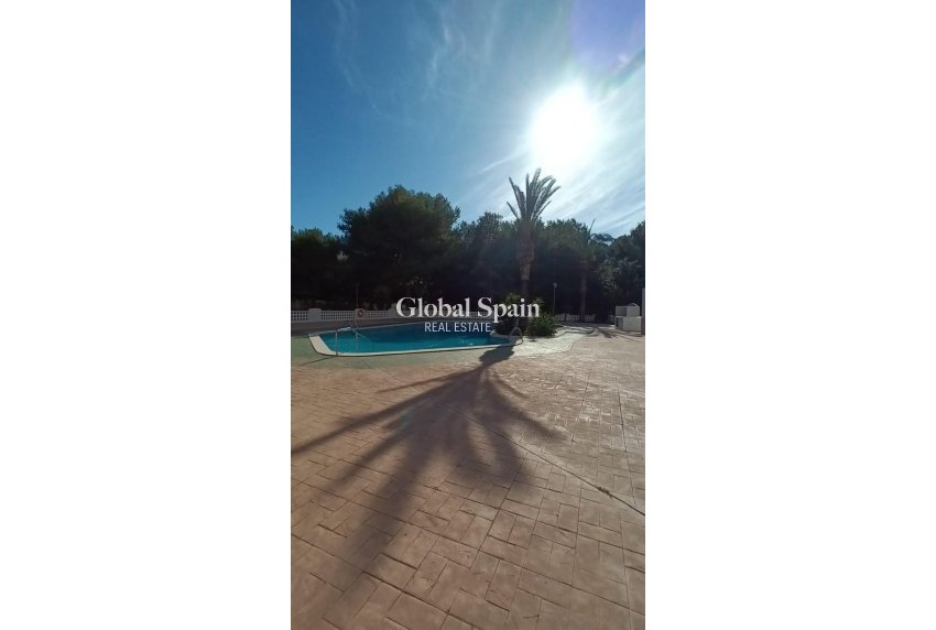 Wiederverkauf - WOHNUNG -
ORIHUELA COSTA - CAMPOAMOR