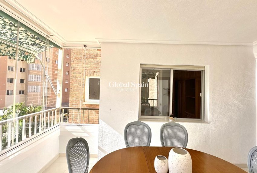 Wiederverkauf - WOHNUNG -
ORIHUELA COSTA - CAMPOAMOR