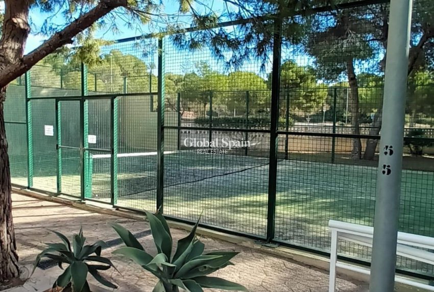 Wiederverkauf - WOHNUNG -
ORIHUELA COSTA - CAMPOAMOR