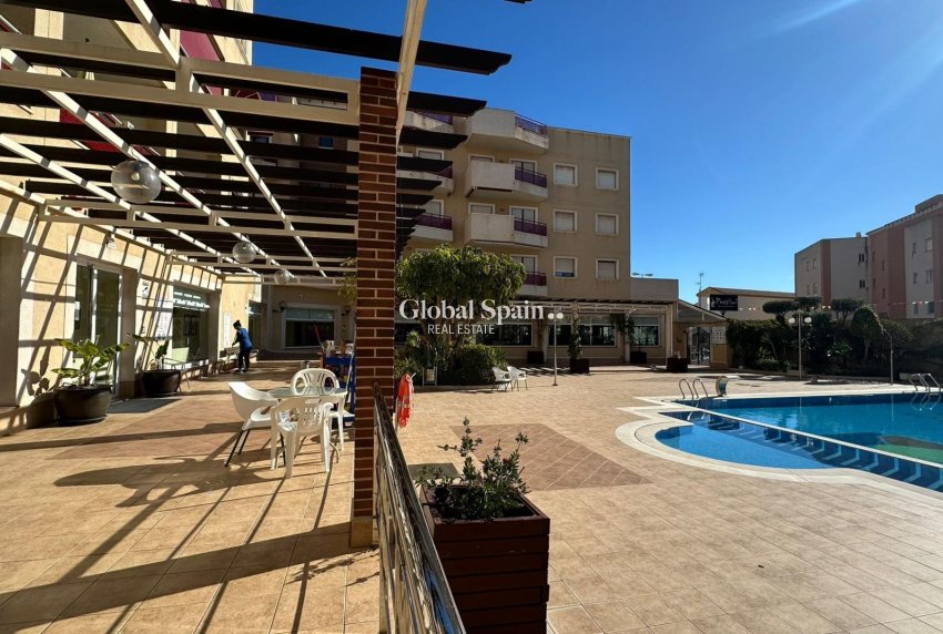 Wiederverkauf - WOHNUNG -
ORIHUELA COSTA - CAMPOAMOR