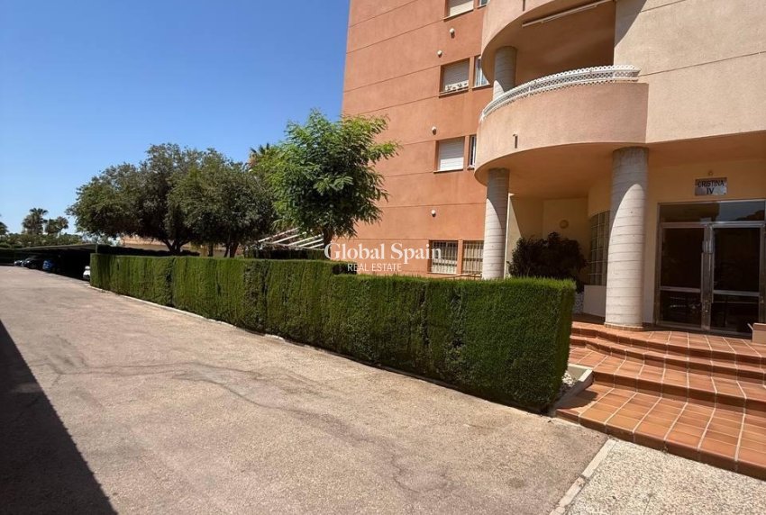 Wiederverkauf - WOHNUNG -
ORIHUELA COSTA - CAMPOAMOR