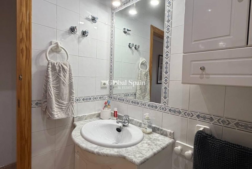 Wiederverkauf - WOHNUNG -
ORIHUELA COSTA - CAMPOAMOR