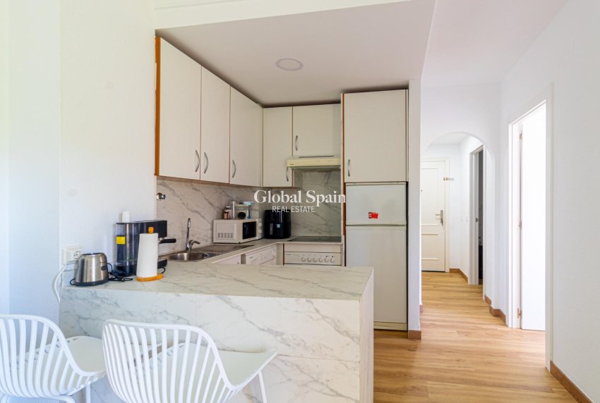 Wiederverkauf - WOHNUNG -
ORIHUELA COSTA - CAMPOAMOR