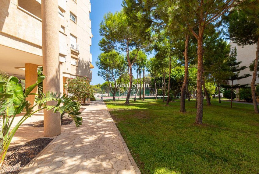 Wiederverkauf - WOHNUNG -
ORIHUELA COSTA - CAMPOAMOR