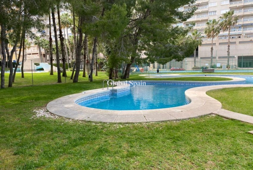 Wiederverkauf - WOHNUNG -
ORIHUELA COSTA - CAMPOAMOR