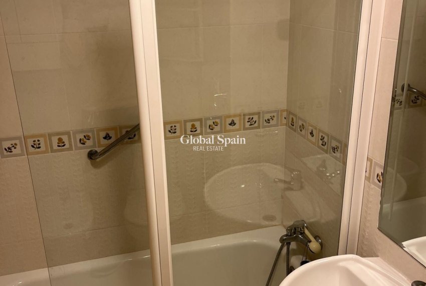 Wiederverkauf - WOHNUNG -
ORIHUELA COSTA - CAMPOAMOR