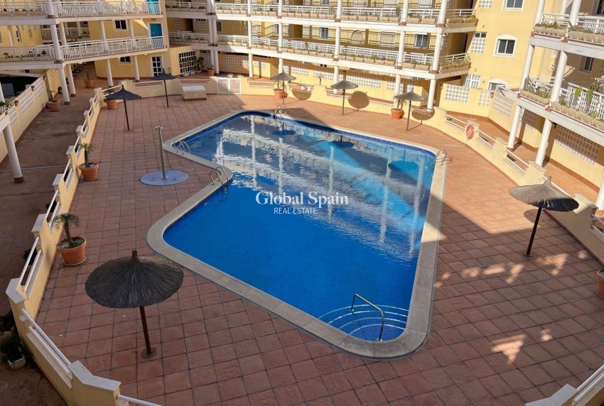 Wiederverkauf - WOHNUNG -
ORIHUELA COSTA - CAMPOAMOR