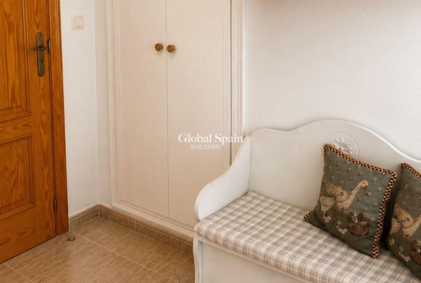 Wiederverkauf - WOHNUNG -
ORIHUELA COSTA - CAMPOAMOR
