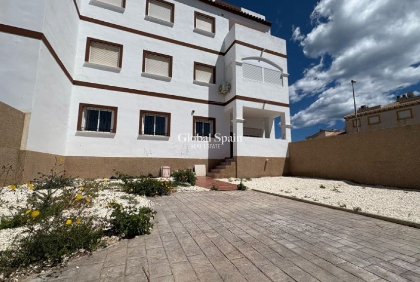 Wiederverkauf - WOHNUNG -
ORIHUELA COSTA - Costa Blanca