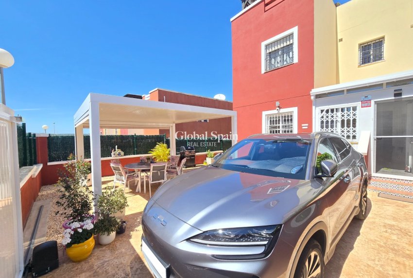 Wiederverkauf - WOHNUNG -
ORIHUELA COSTA - Costa Blanca