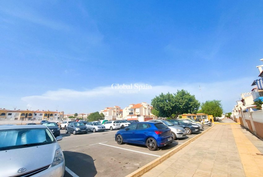 Wiederverkauf - WOHNUNG -
ORIHUELA COSTA - Costa Blanca