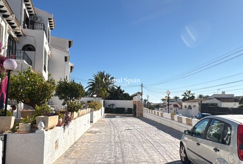 Wiederverkauf - WOHNUNG -
ORIHUELA COSTA - Costa Blanca