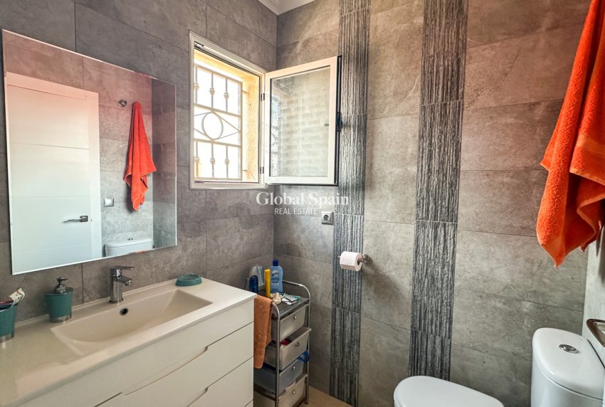 Wiederverkauf - WOHNUNG -
ORIHUELA COSTA - Costa Blanca