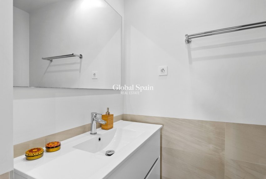 Wiederverkauf - WOHNUNG -
ORIHUELA COSTA - Costa Blanca