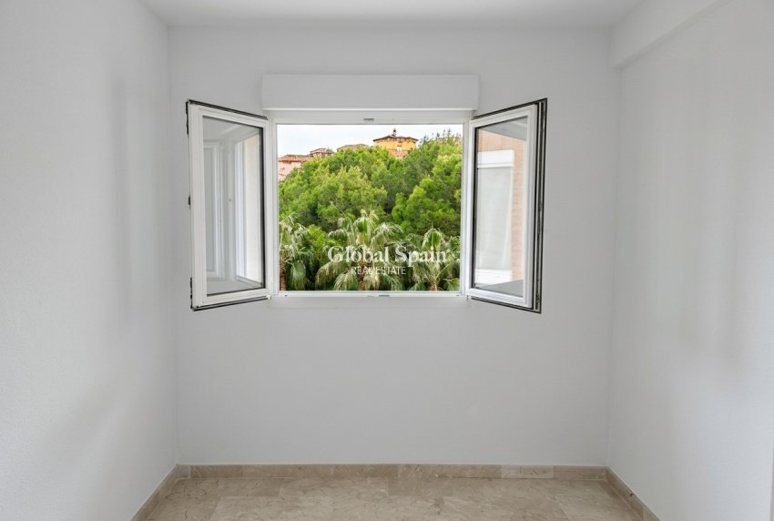 Wiederverkauf - WOHNUNG -
ORIHUELA COSTA - DEHESA DE CAMPOAMOR