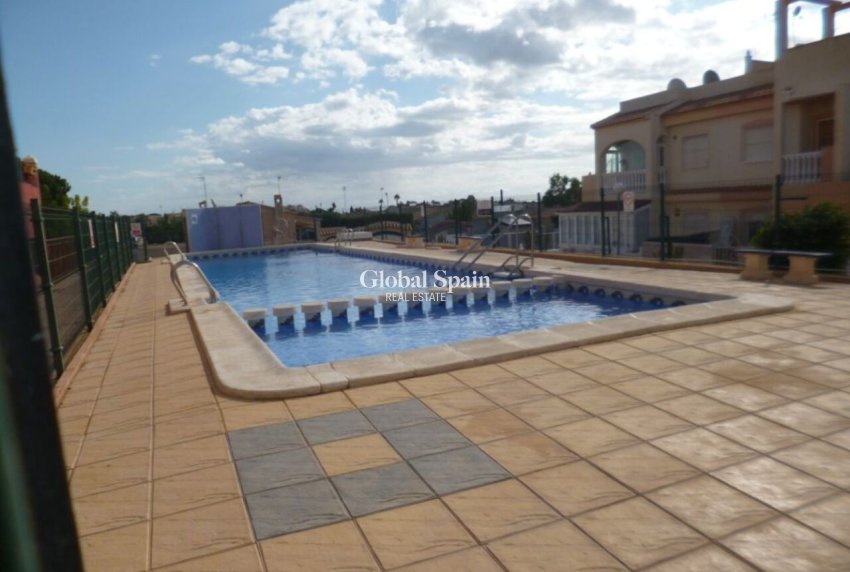 Wiederverkauf - WOHNUNG -
ORIHUELA COSTA - Inland