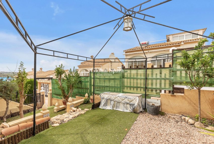 Wiederverkauf - WOHNUNG -
ORIHUELA COSTA - La Florida