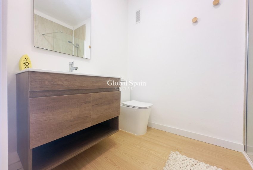 Wiederverkauf - WOHNUNG -
ORIHUELA COSTA - La Regia