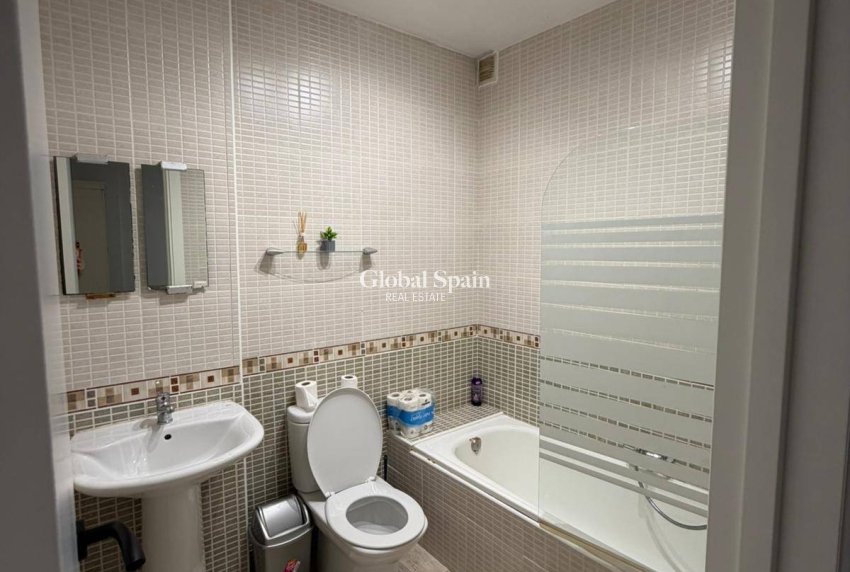 Wiederverkauf - WOHNUNG -
ORIHUELA COSTA - La Regia