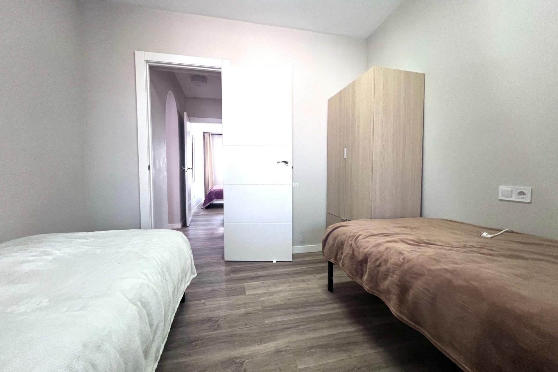 Wiederverkauf - WOHNUNG -
ORIHUELA COSTA - La Regia