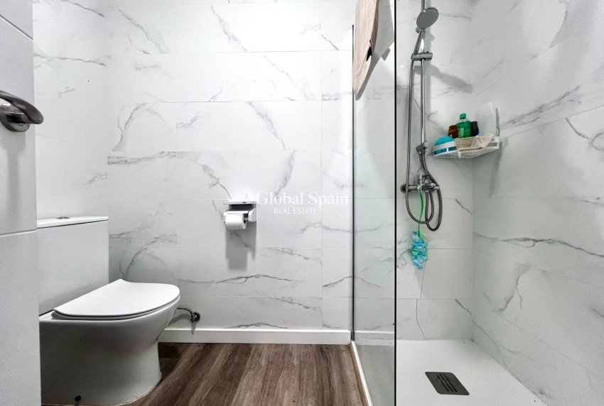 Wiederverkauf - WOHNUNG -
ORIHUELA COSTA - La Regia