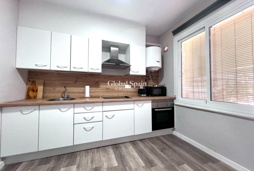 Wiederverkauf - WOHNUNG -
ORIHUELA COSTA - La Regia